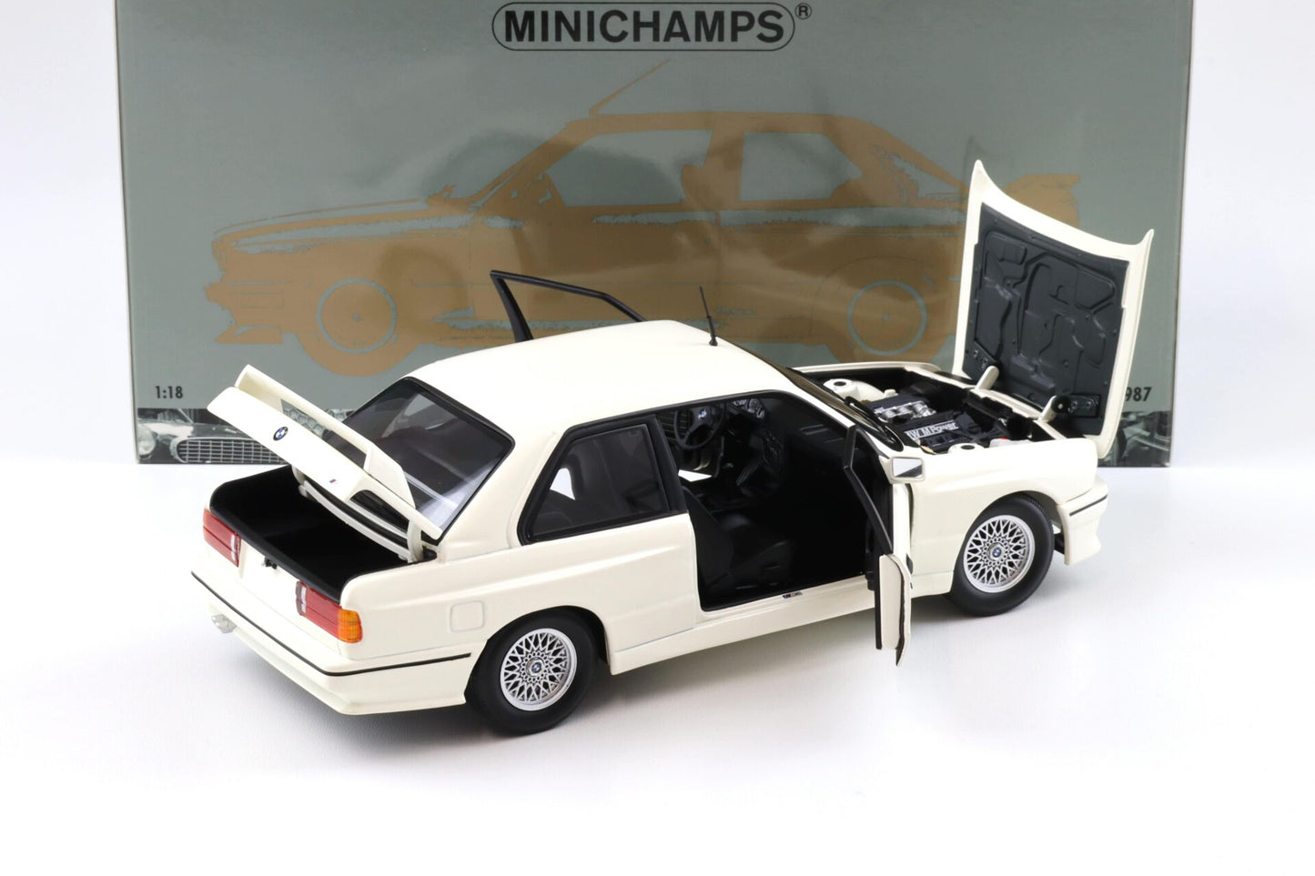 BMW M3 E30 Street 1987 alb - 1/18 Minichamps