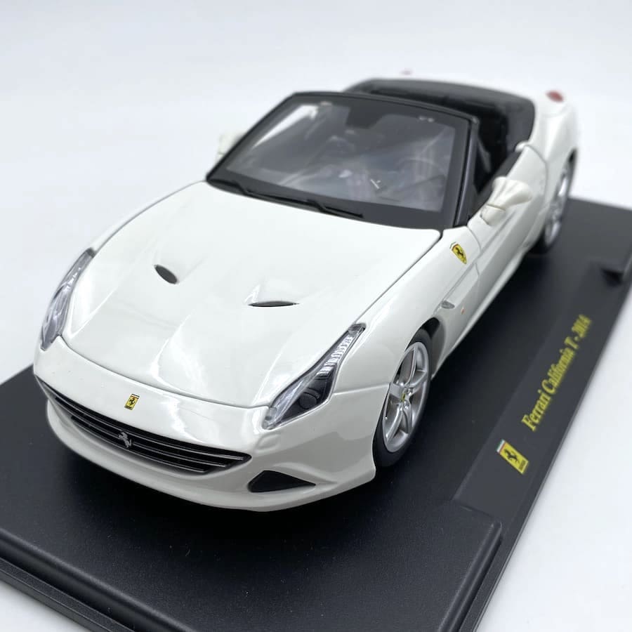 Ferrari California T 2014 Alb cu vitrina plexiglass - 1/24 Bburago