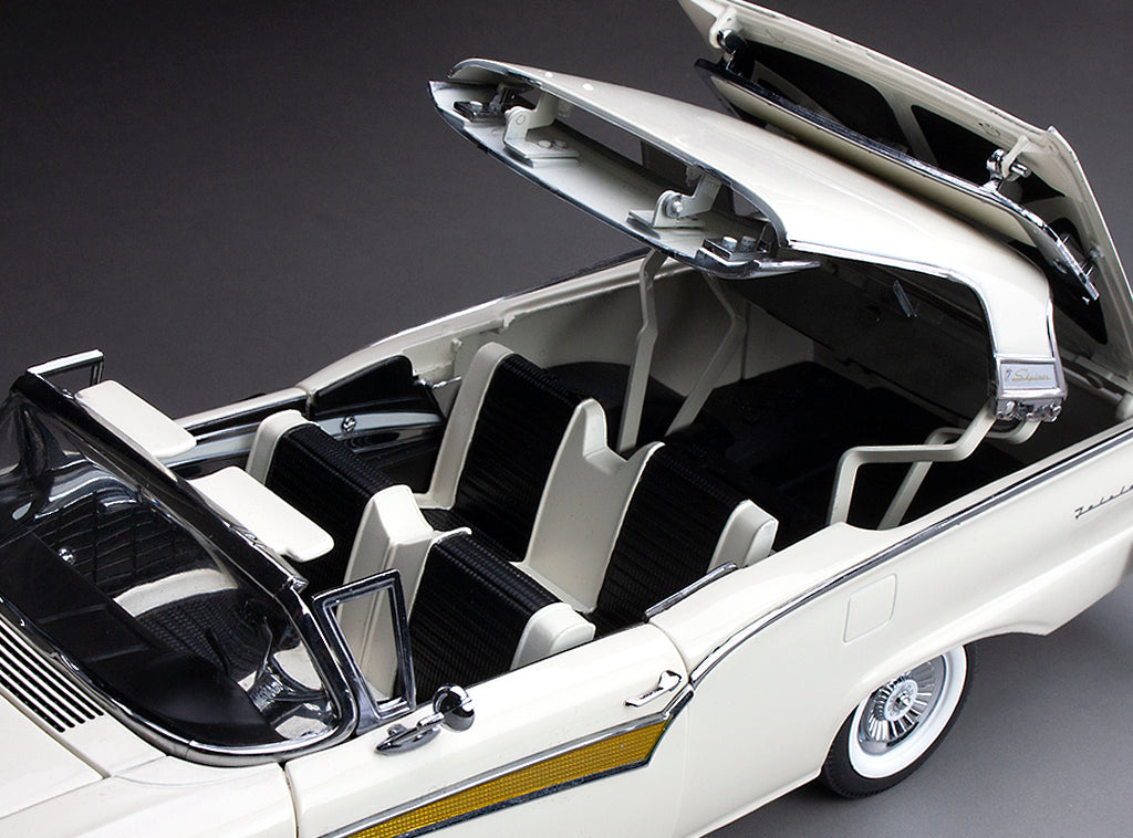 Ford Fairlane 500 Skyliner 1957 colonial white - 1/18 Sun Star