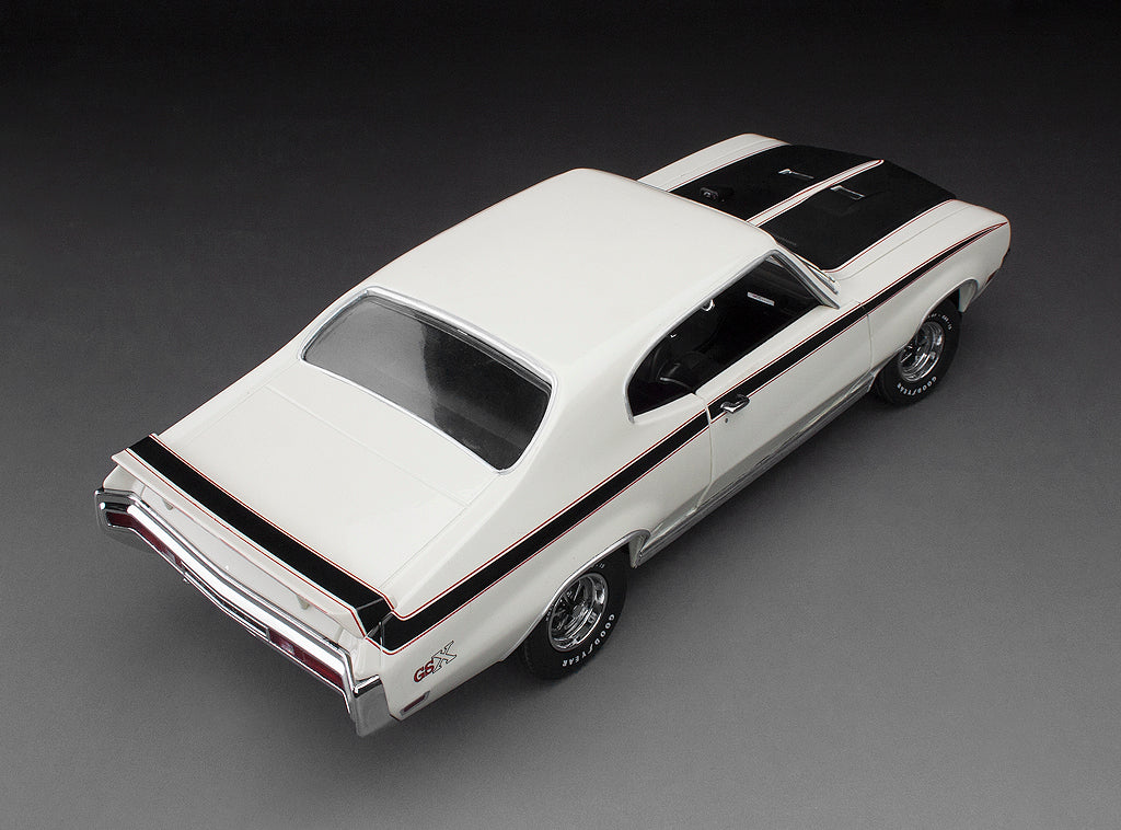 Buick GSX 1970 apollo white - 1/18 Sun Star