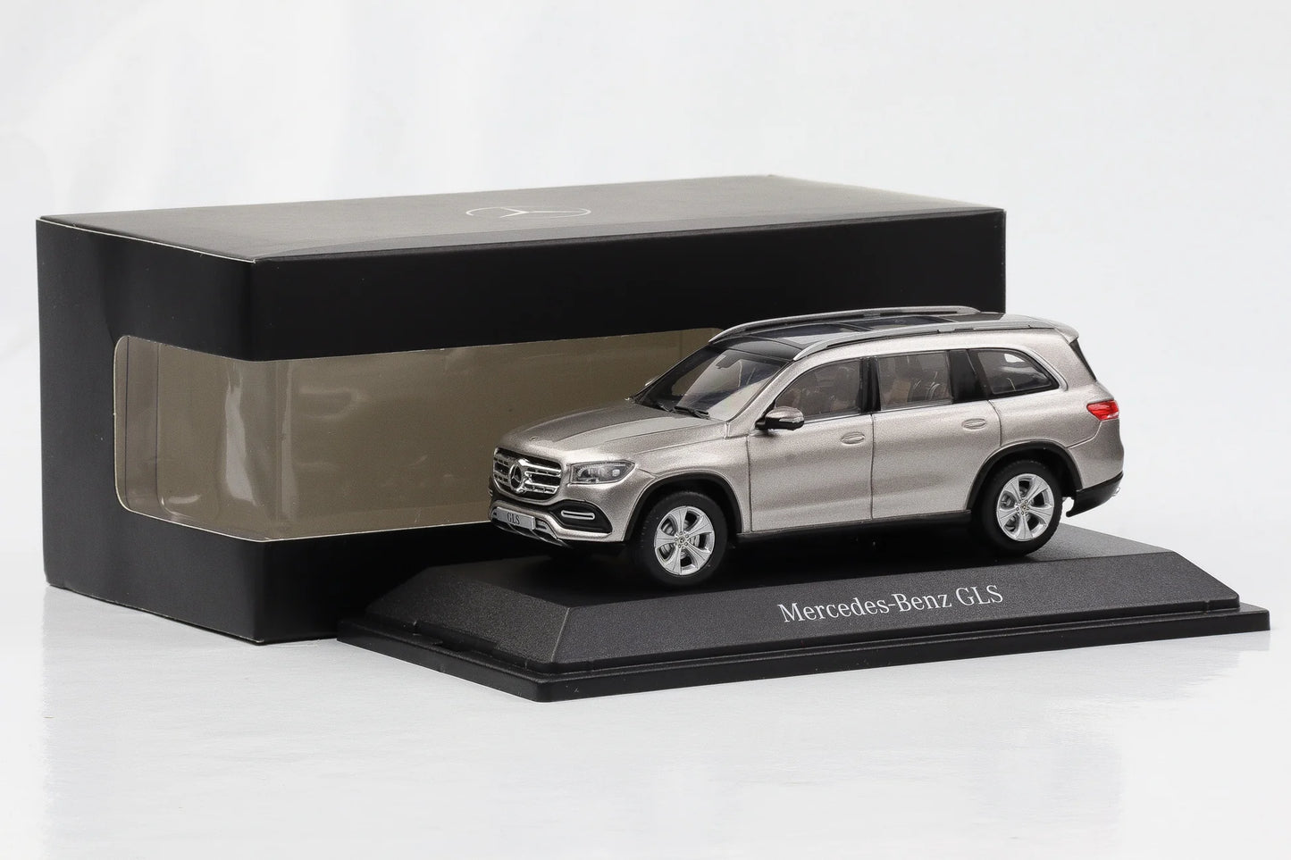 Mercedes GLS mojave silver cu vitrina plexiglass - 1/43 Z Models