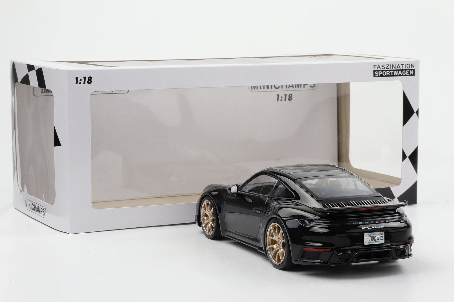 Porsche 911 (992) Turbo S Coupe Sport Design 2024 negru cu jante aurii 1/555pcs - 1/18 Minichamps