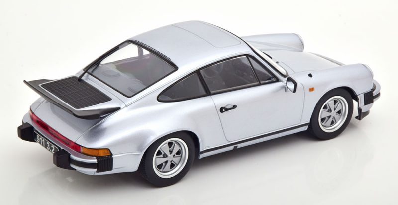 Porsche 911 Carrera Coupe 3.2 1988 250.000 gri - 1/18 KK-Scale