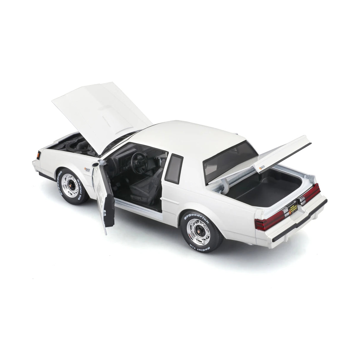 Buick Grand National 1987 alb - 1/18 Maisto