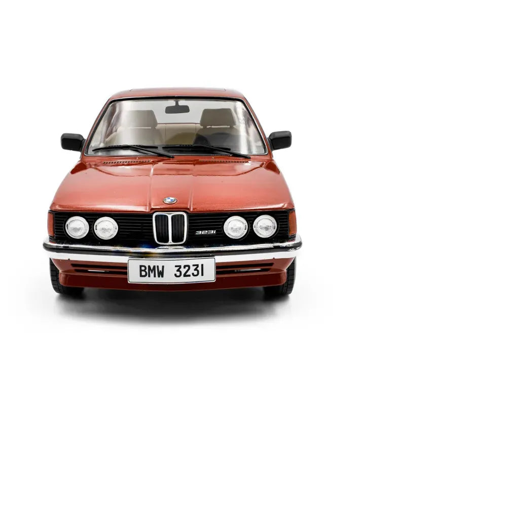 BMW 323i caramiziu - 1/18 Solido