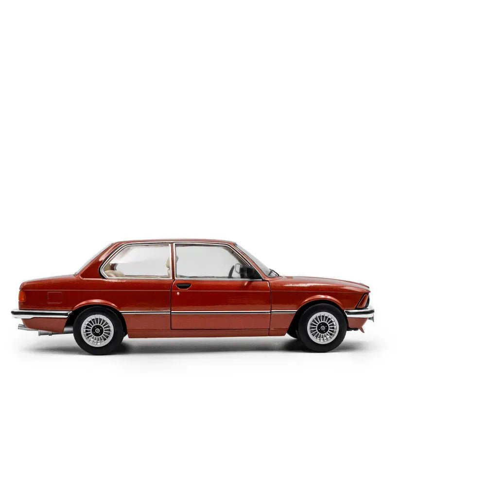 BMW 323i caramiziu - 1/18 Solido