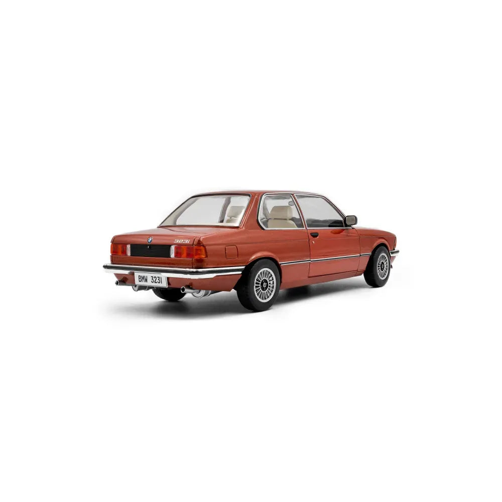 BMW 323i caramiziu - 1/18 Solido