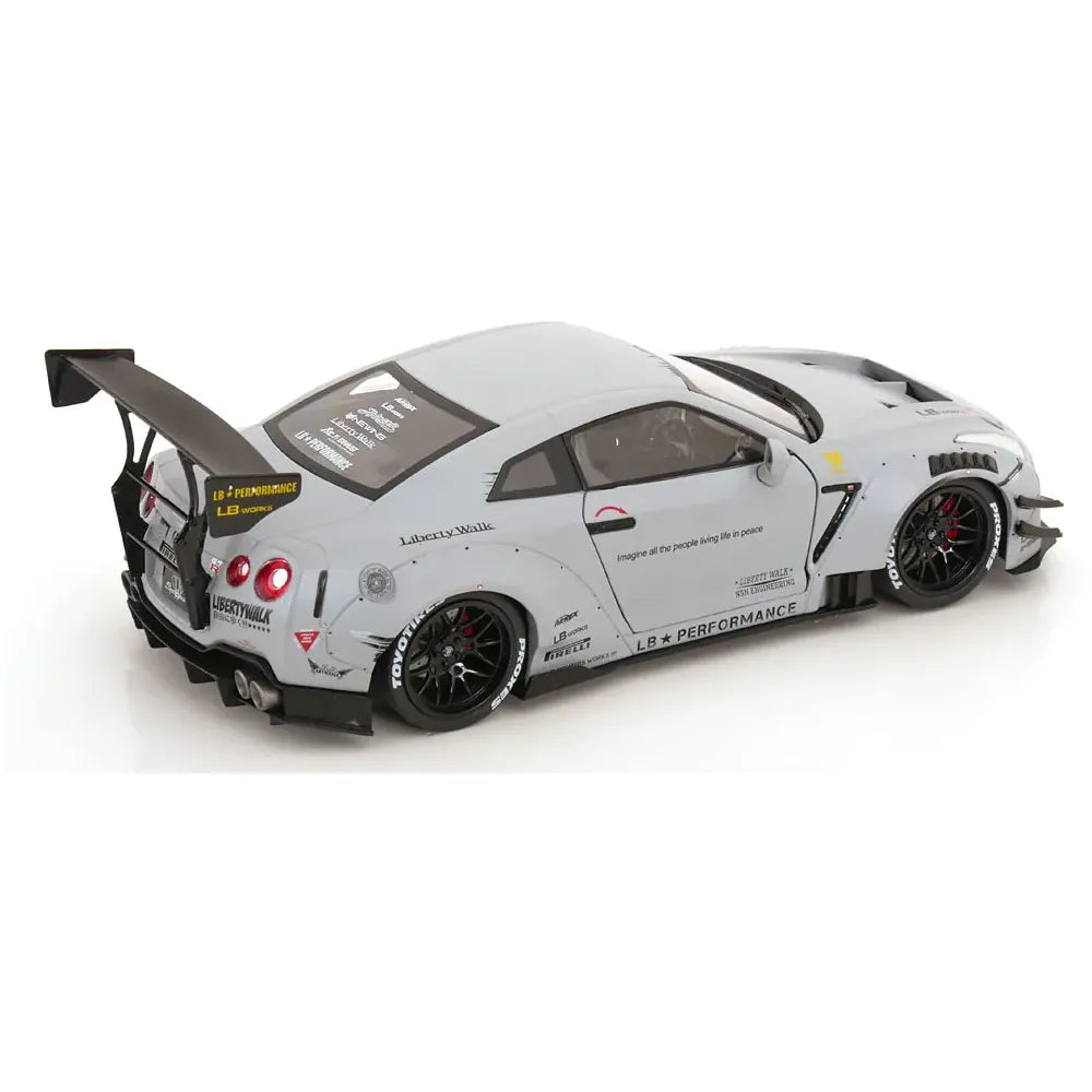 Nissan GT-R R35 LBWK Bodykit type 2.0 cu figurina - 1/18 Solido