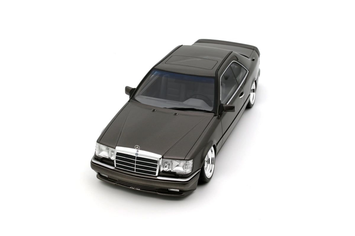 Mercedes-Benz C124 AMG "Stance" - 1/18 Otto Mobile