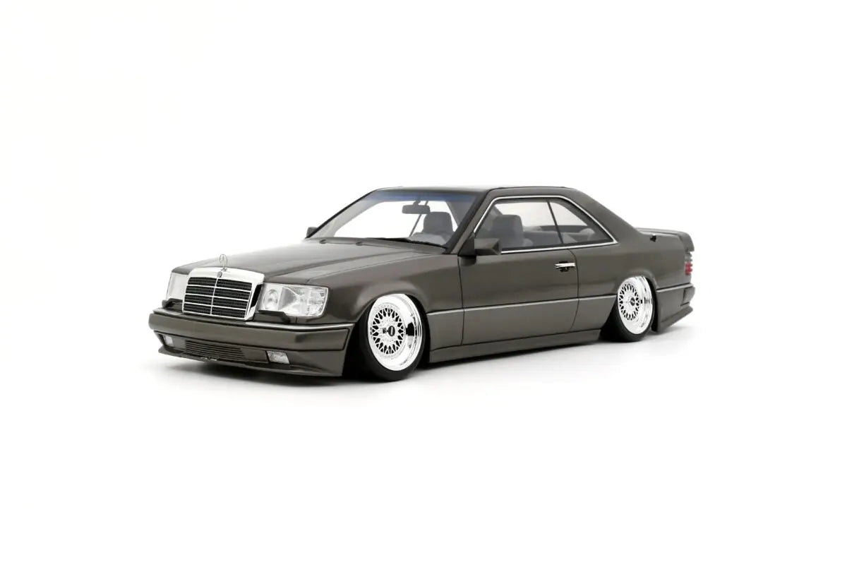 Mercedes-Benz C124 AMG "Stance" - 1/18 Otto Mobile