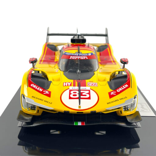 Ferrari 499P #83 Kubica-Hanson-Ye #83 Winner Le Mans 2025 cu vitrina plexiglass - 1/18 Bburago Signature