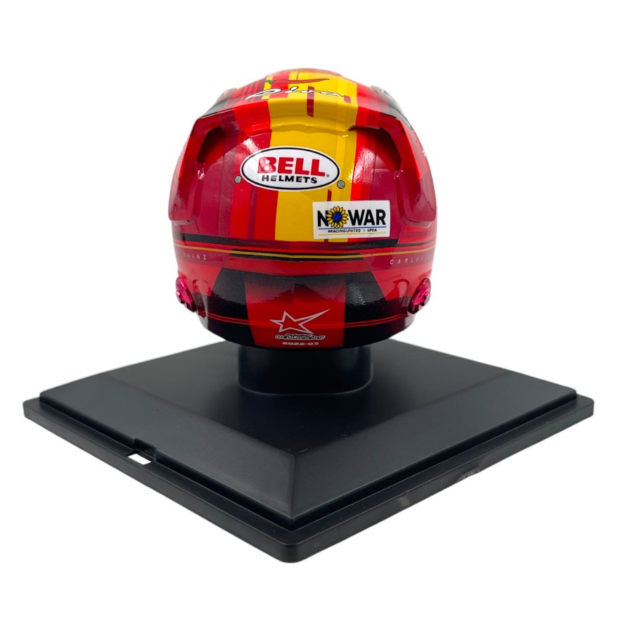 Casca Carlos Sainz jr. Ferrari #55 4th Spain GP Formula 1 2022 cu vitrina plexiglass - 1/5 Spark