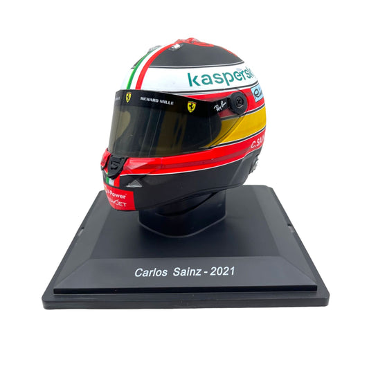 Casca Carlos Sainz 2021 cu vitrina plexiglass - 1/5 Spark