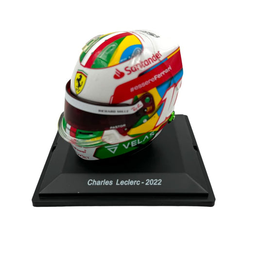 Casca Charles Leclerc 2022 cu vitrina plexiglass - 1/5 Spark