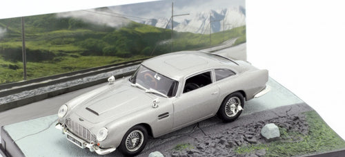 Aston Martin DB5 Goldfinger cu vitrina plexiglass - 1/43 Altaya
