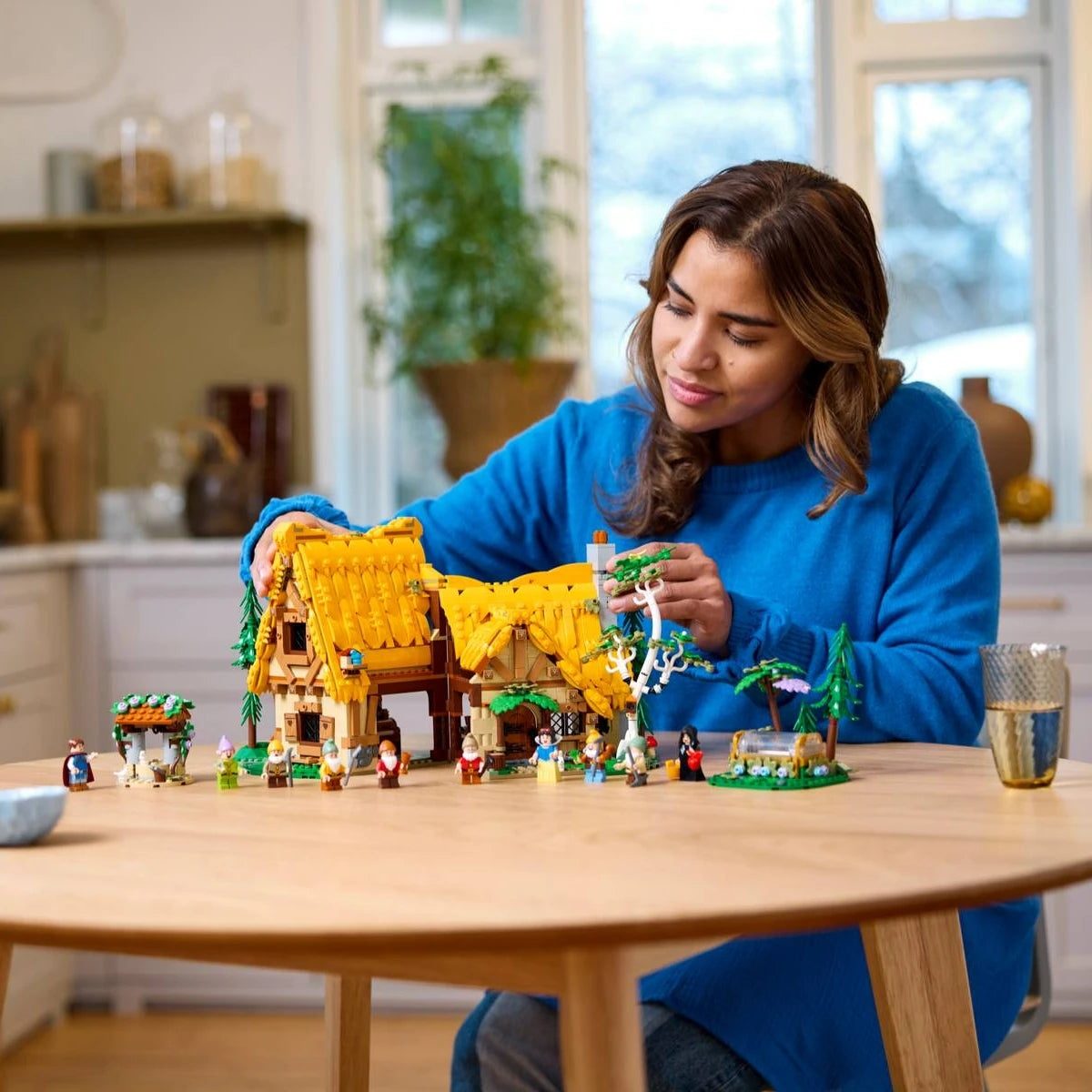 LEGO Disney Princess 43242 - Alba ca Zapada si casuta celor sapte pitici (2228 piese)