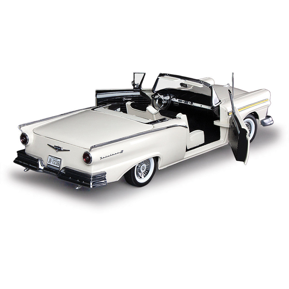 Ford Fairlane 500 Skyliner 1957 colonial white - 1/18 Sun Star