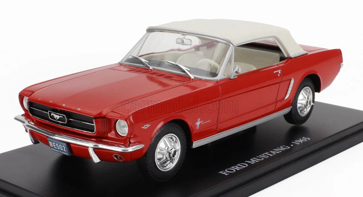 Ford Mustang 1965 cu vitrina -  1/24 Edicola
