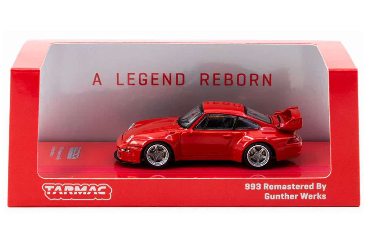 Porsche 993 remastered by gunther werks rosu cu vitrina plexiglass - 1/64 Tarmac