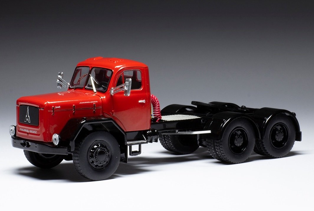 Camion Cap Tractor Magirus Jupiter 6x6 cu vitrina plexiglass - 1/43 Ixo Models