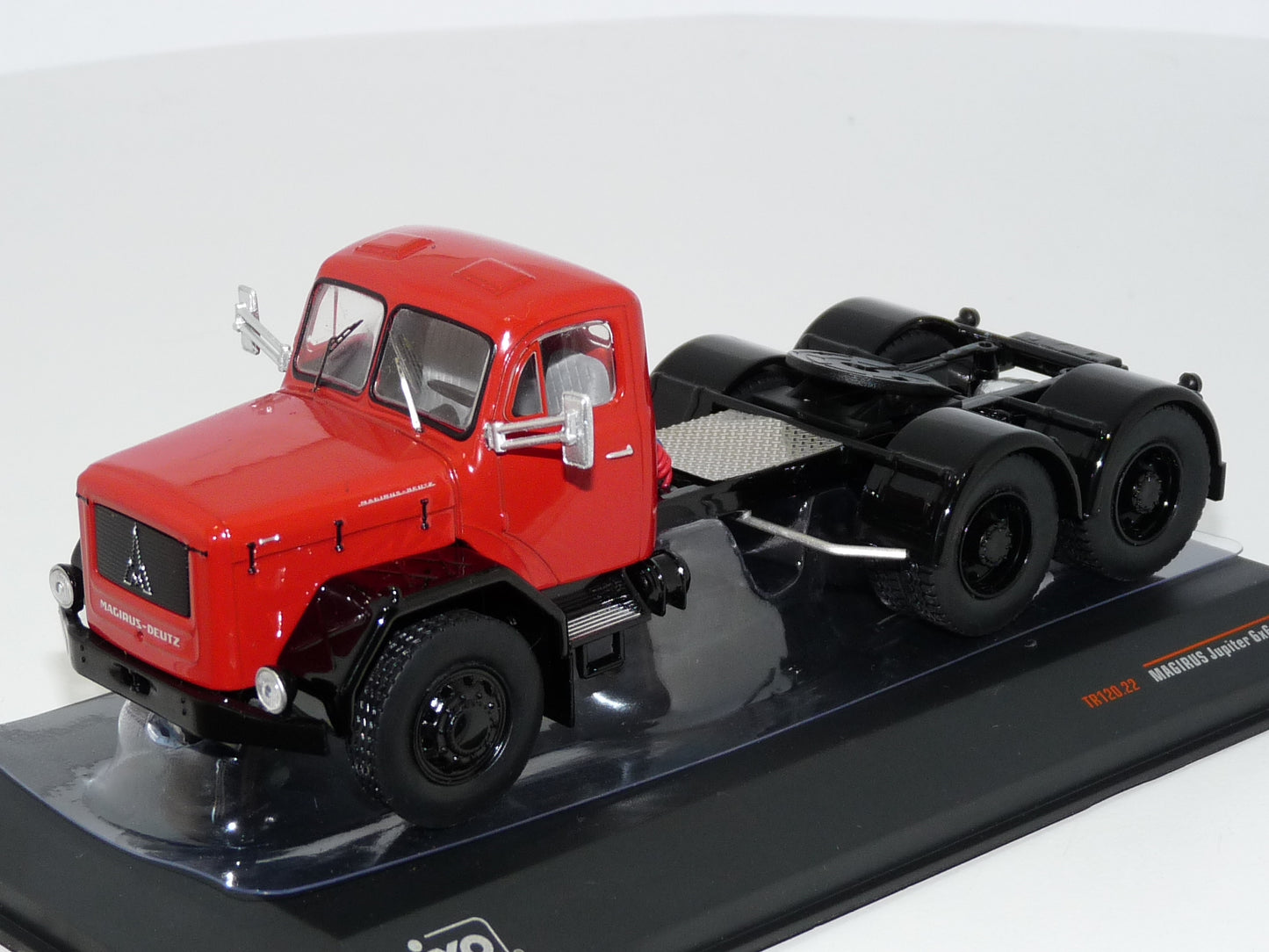 Camion Cap Tractor Magirus Jupiter 6x6 cu vitrina plexiglass - 1/43 Ixo Models