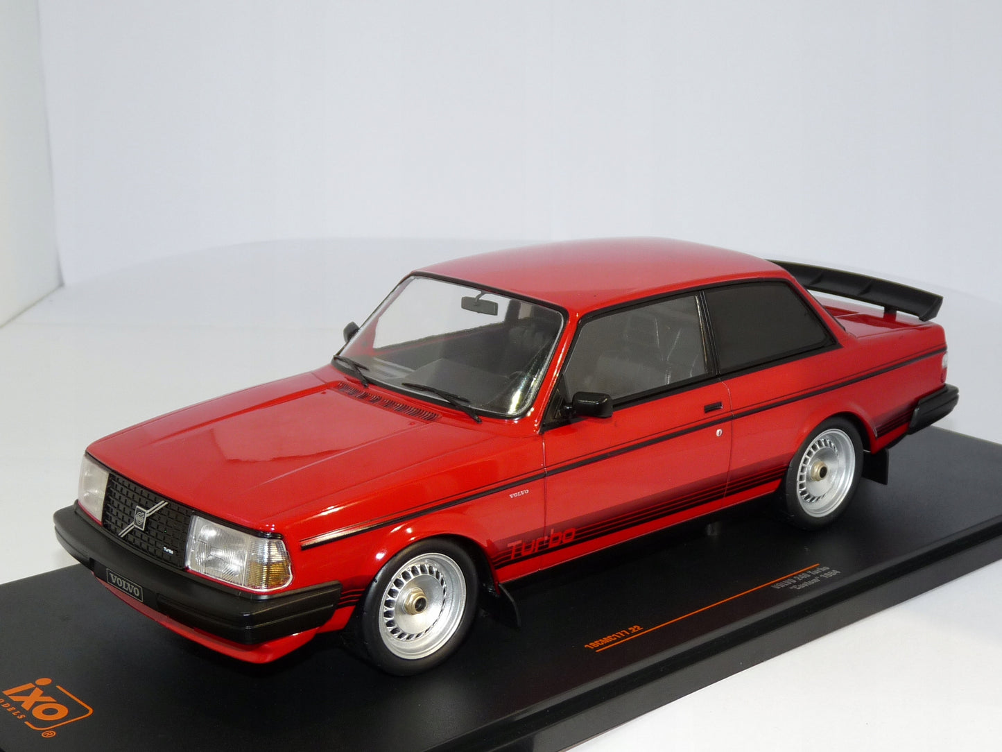 Volvo 240 Turbo "Custom" 1984 - 1/18 Ixo Models
