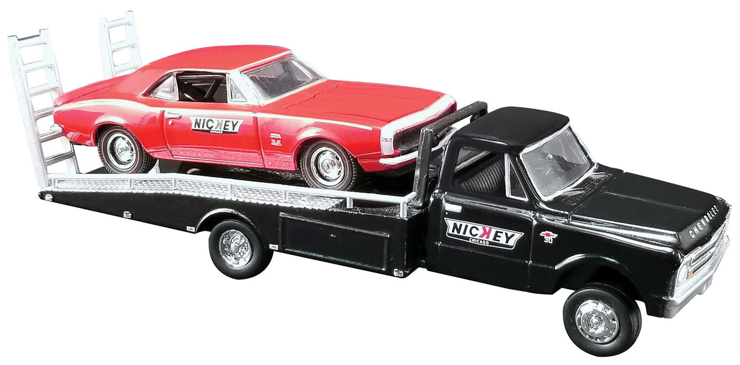 Set 2 masinute Chevrolet C-30 Ramp Truck 1970 cu Chevrolet Camaro 1967 - 1/64 ACME