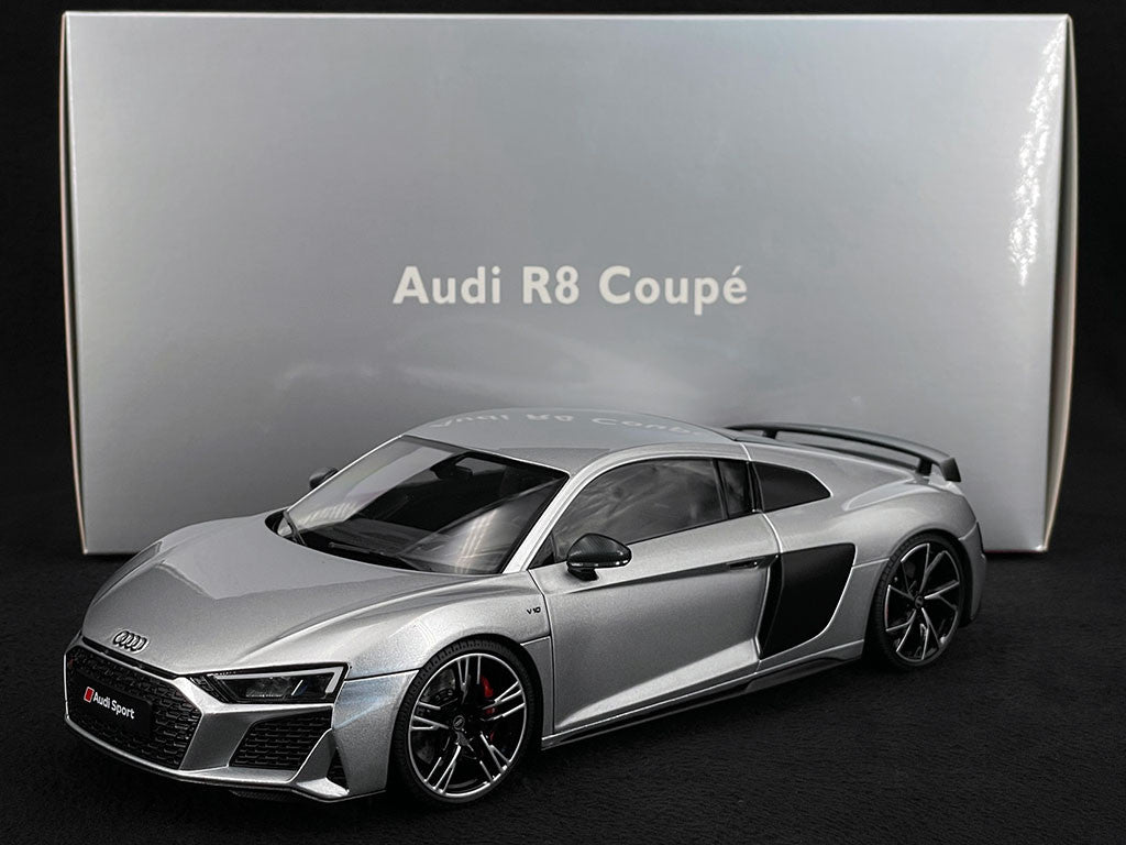 Audi R8 Coupe silver - 1/18 KengFai