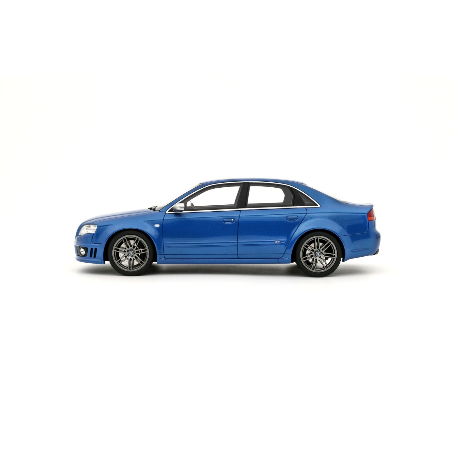 Audi RS4 B7 Sedan albastru - 1/18 Otto Mobile