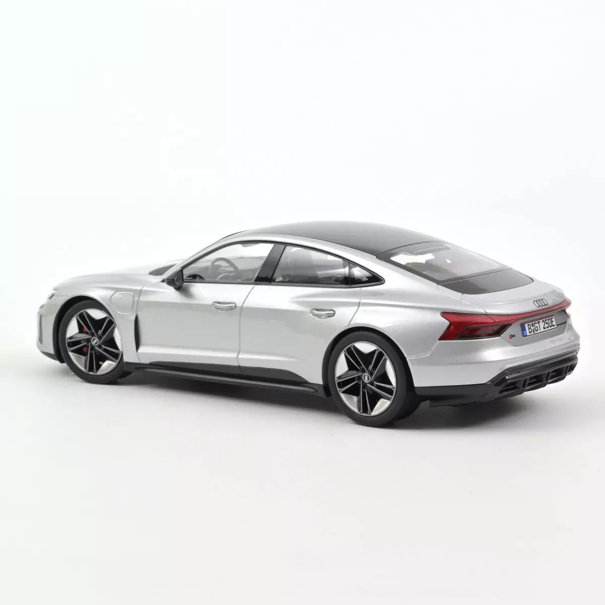 Audi RS e-tron GT 2021 argintiu - 1/18 Norev