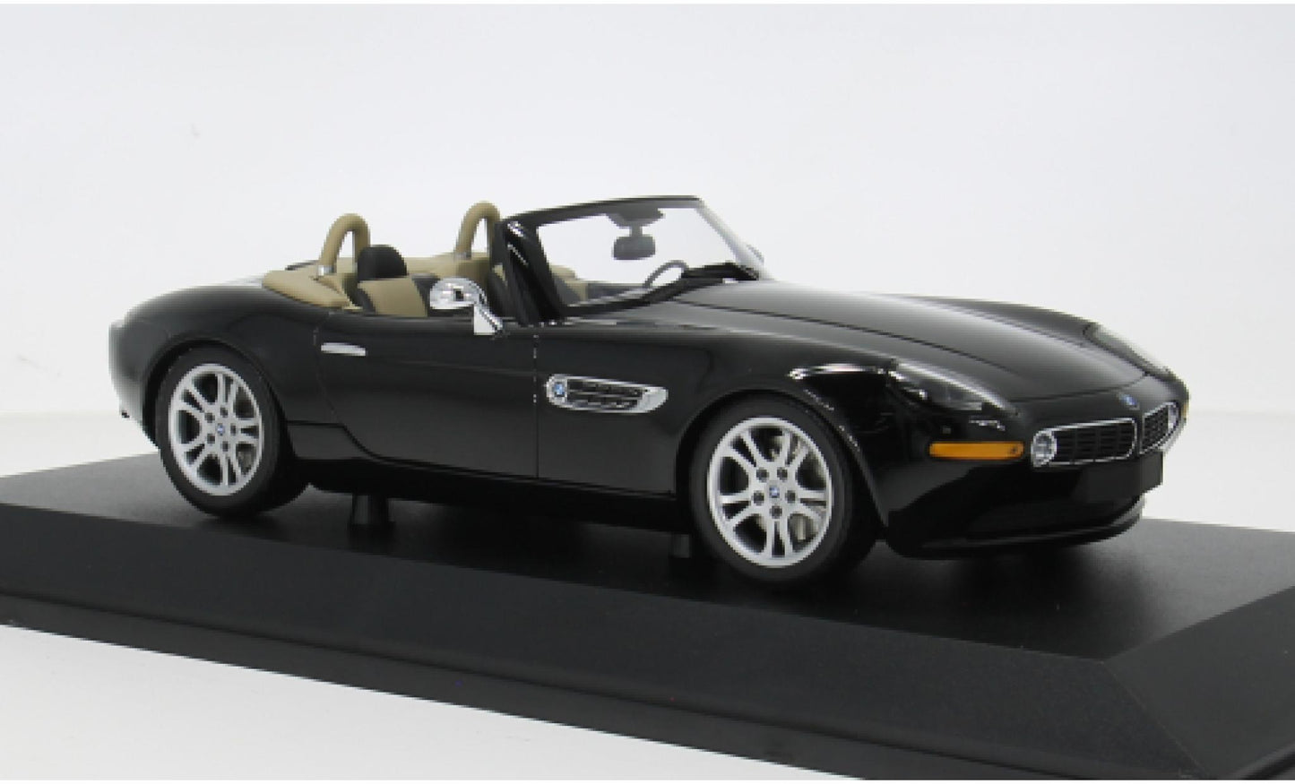 BMW Z8 2000 negru 1/336pcs - 1/18 Minichamps