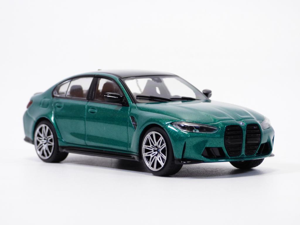 BMW M3 Sedan G80 Competition verde cu vitrina plexiglass - 1/43 Solido