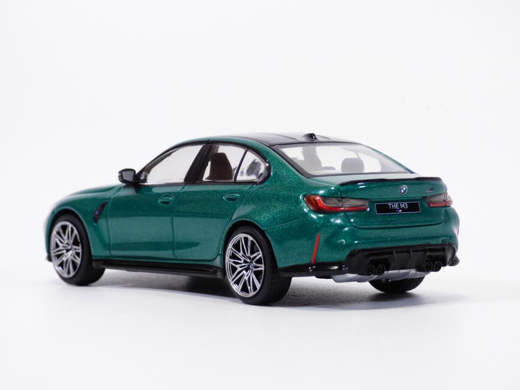 BMW M3 Sedan G80 Competition verde cu vitrina plexiglass - 1/43 Solido