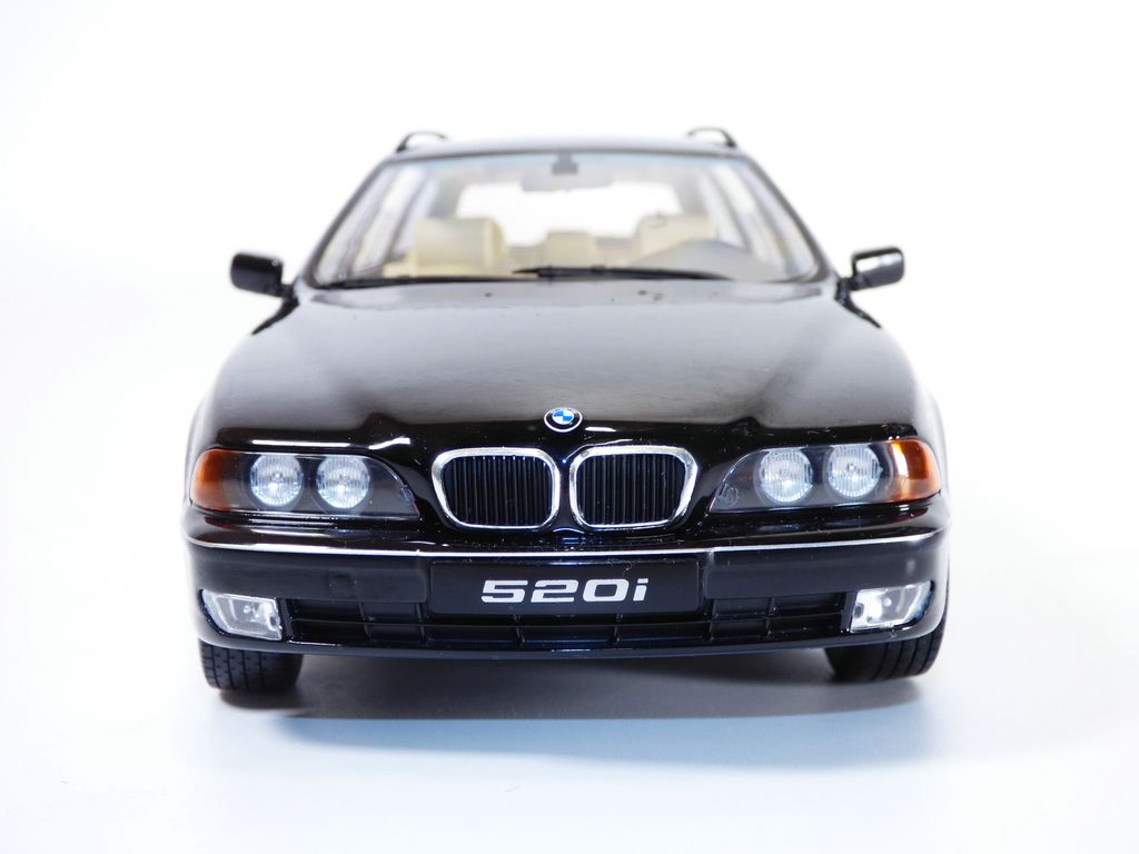 BMW 520i E39 Touring negru - 1/18 KKScale