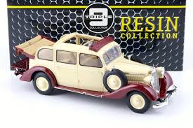 Mercedes-Benz 260D Pullman Landaulet 1936 bej/visiniu - 1/18 Triple9