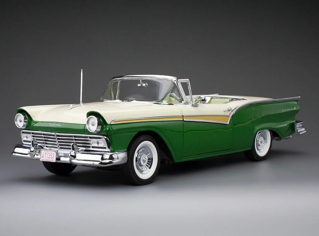 Ford Fairlane 500 Skyliner Cumberland green/colonial white - 1/ 18 Sun Star