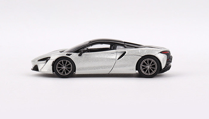 Mclaren Artura argintiu - 1/64 MiniGT