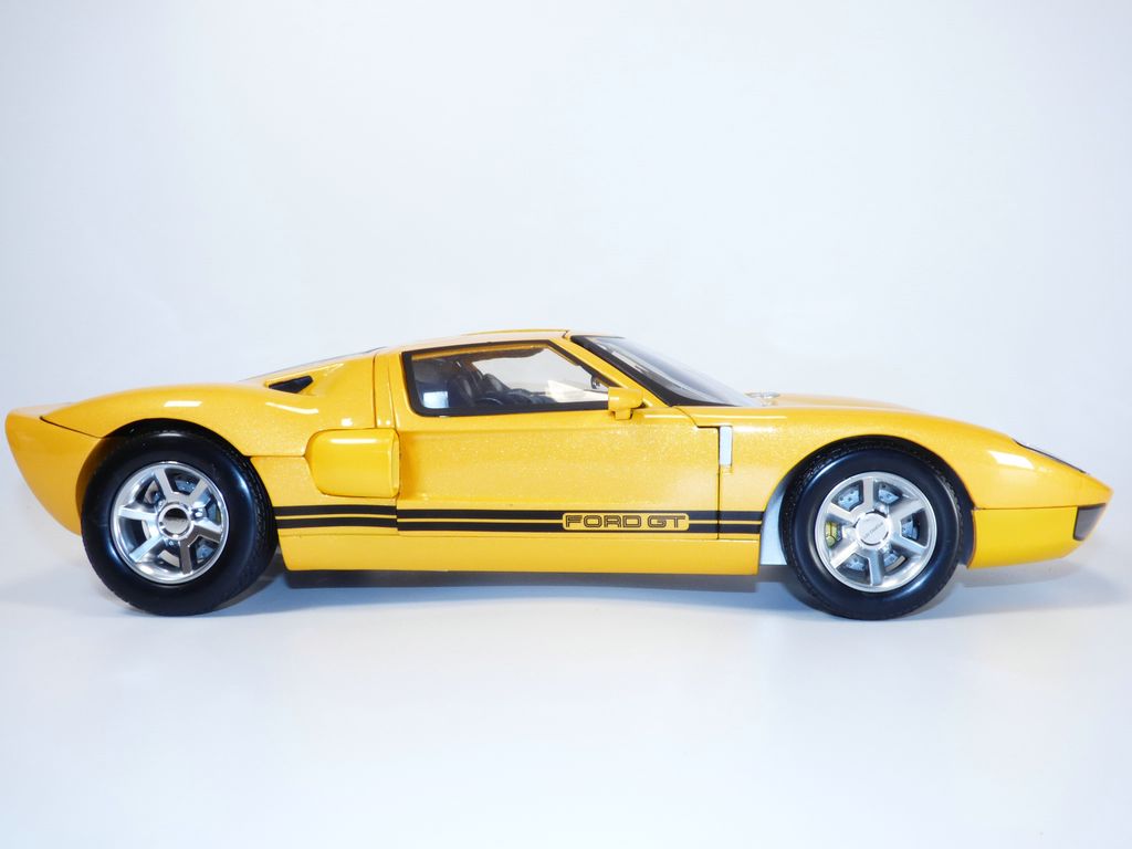Ford GT galben/negru - 1/12 Motormax