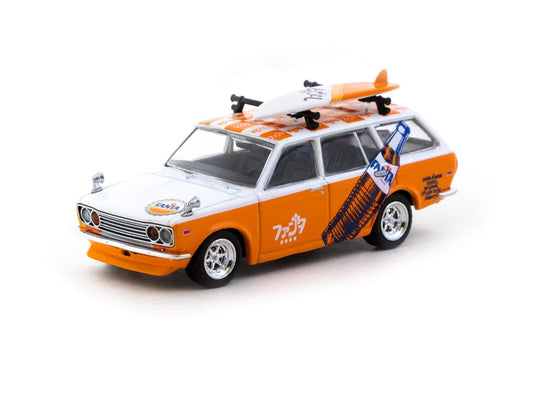Datsun Bluebird 510 Wagon Fanta cu vitrina plexiglass - 1/64 Tarmac