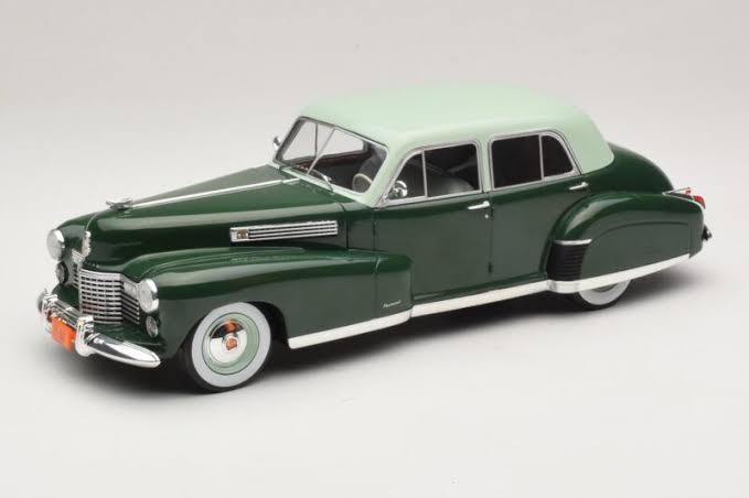 Cadillac Fleetwood Series 60 Special Sedan Green - 1/18 Model Car Group