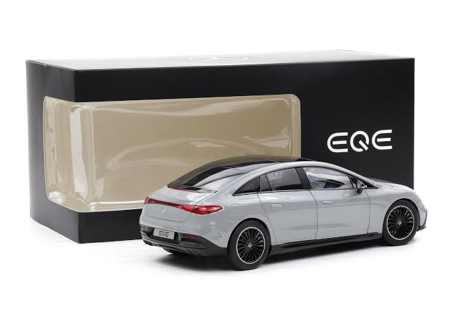 Mercedes-Benz EQE 2022 alpine gray - 1/18 NZG