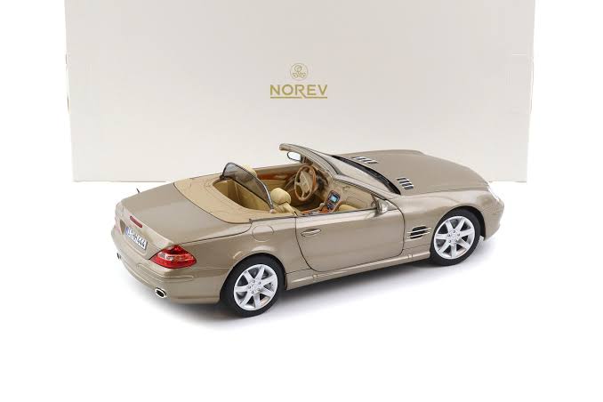 Mercedes-Benz SL 500 2003 Type R230 travertin beige metallic - 1/18 Norev