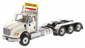 Camion International HX620 Tridem Tractor - 1/50 Diecast Masters