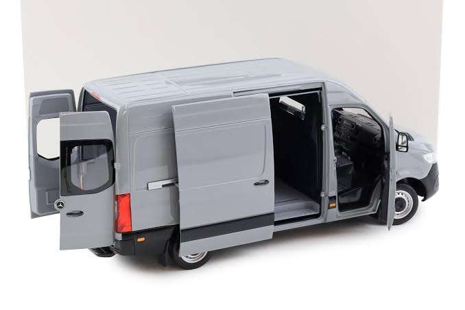 Mercedes-Benz Sprinter 2018 gri - 1/18 Norev
