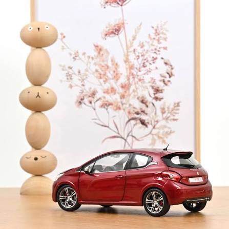 Peugeot 208 Gti 2013 rubis red - 1/18 Norev