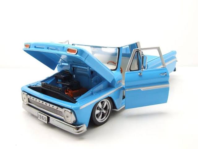 Chevrolet C-10 Styleside Pickup Lowrider blue 1965 - 1/18 Sun Star
