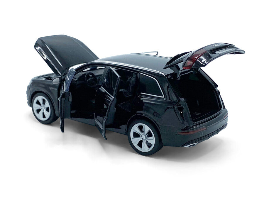 Audi Q7 negru - 1/32 Tayumo