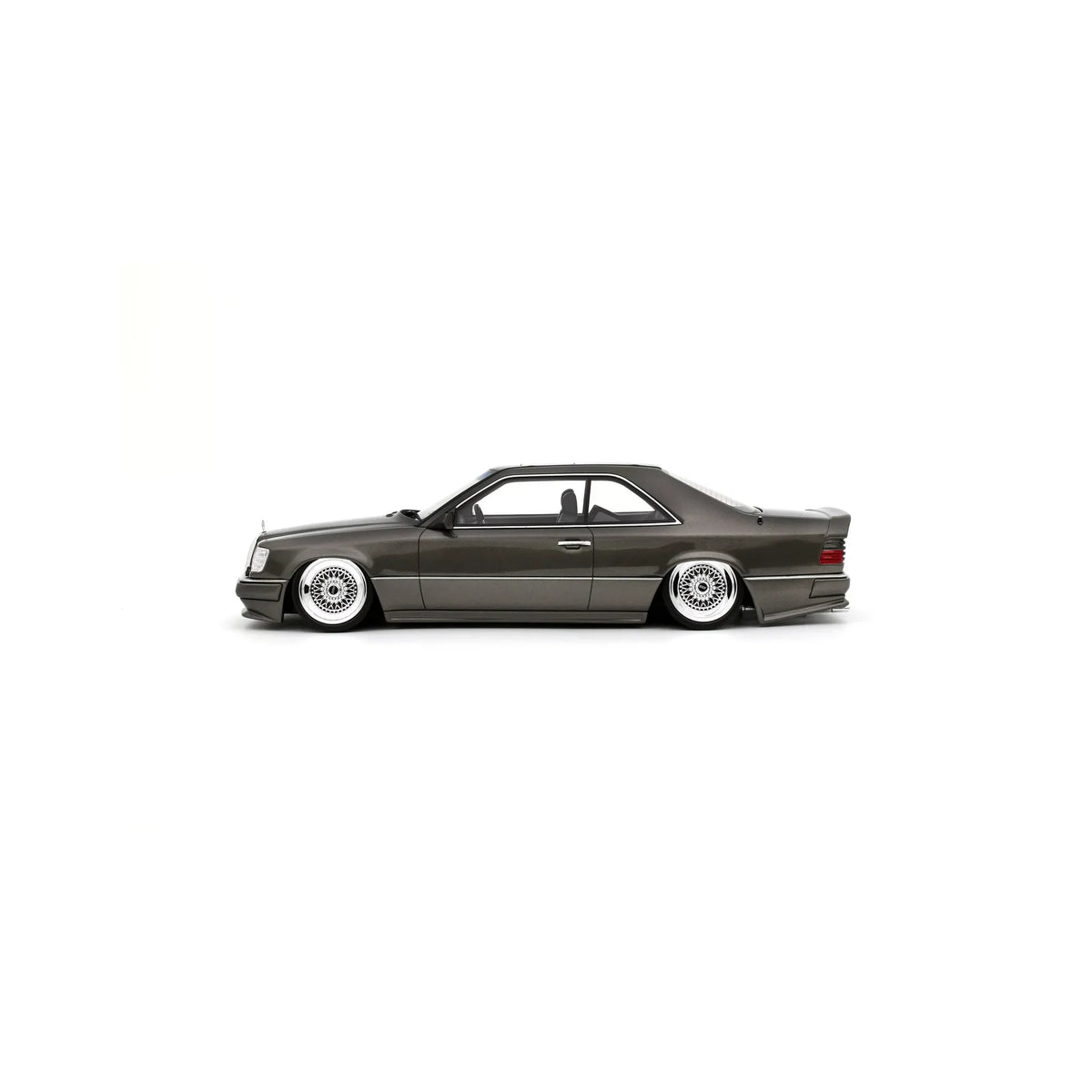 Mercedes-Benz C124 AMG "Stance" - 1/18 Otto Mobile