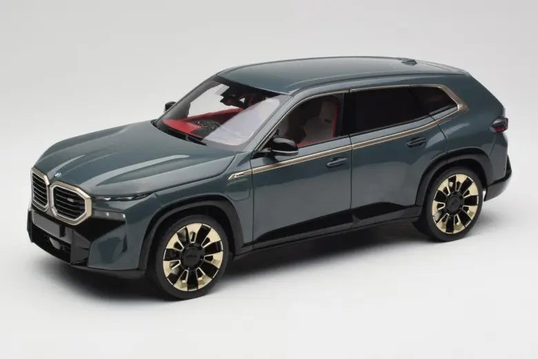 BMW XM 2023 green metallic - 1/18 Minichamps