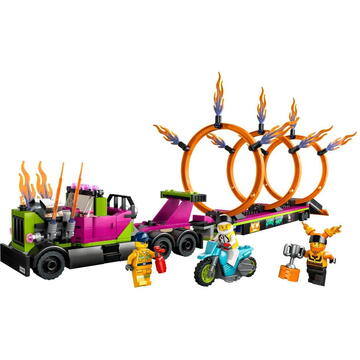 LEGO City 60357 - Camion de cascadorie si provocarea cercurilor de foc (479 piese)